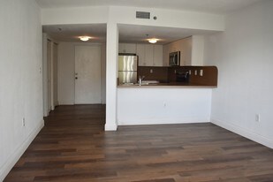 Building Photo - 55 E 4th St