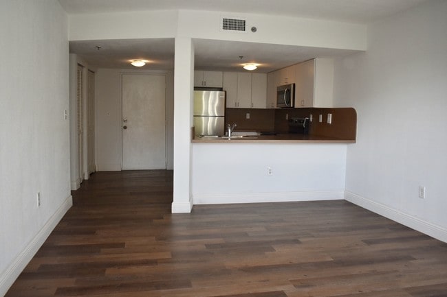 Building Photo - 55 E 4th St