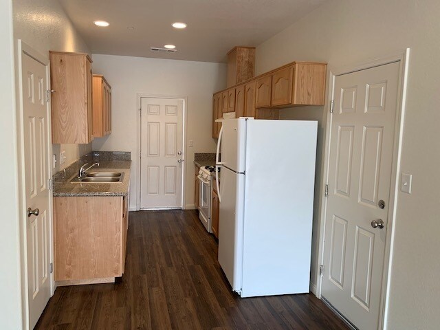 Building Photo - 3223 Park Meadows Dr