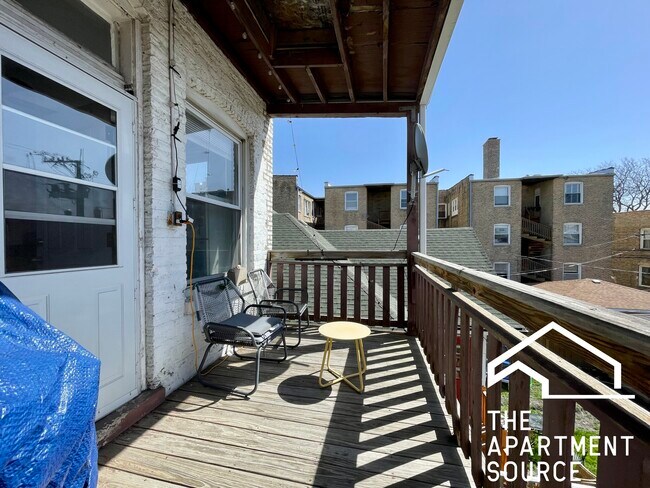 Building Photo - 3113 W Wilson Ave