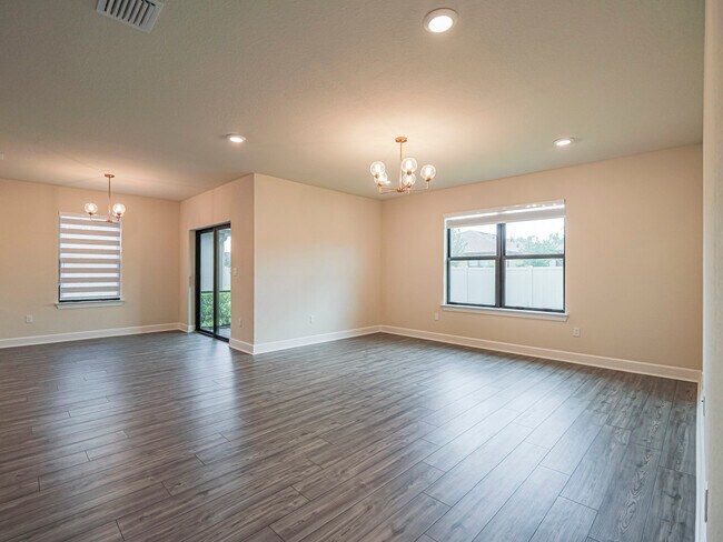 Building Photo - 5204 Jasper Square