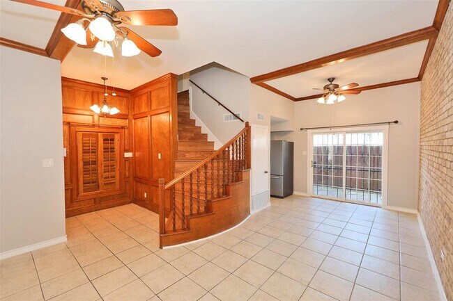 Building Photo - 2600 E San Jose St