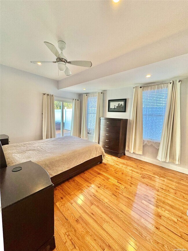 Building Photo - 328 B 147 St