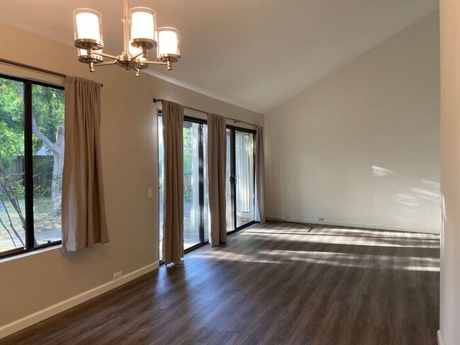 Building Photo - Spacious 3 Bedroom/2Bath Home In Fair Oaks...