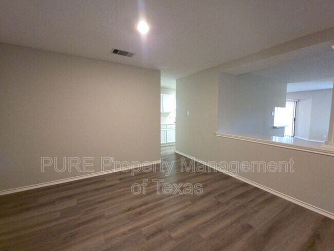 Building Photo - 1406 Bullhill Cove