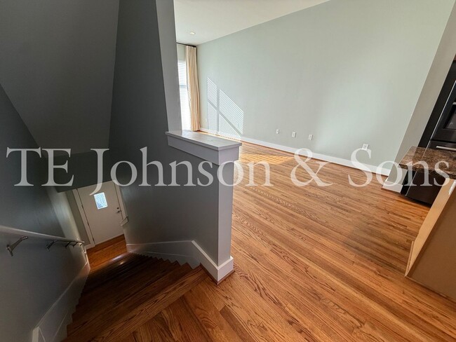 Building Photo - Modern Three Level Townhome in the Heart of Winston Salem