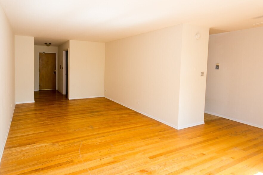 Building Photo - 665 W Wrightwood Ave