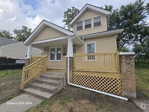 Building Photo - Beautifully Renovated 3-Bedroom Home – We ...