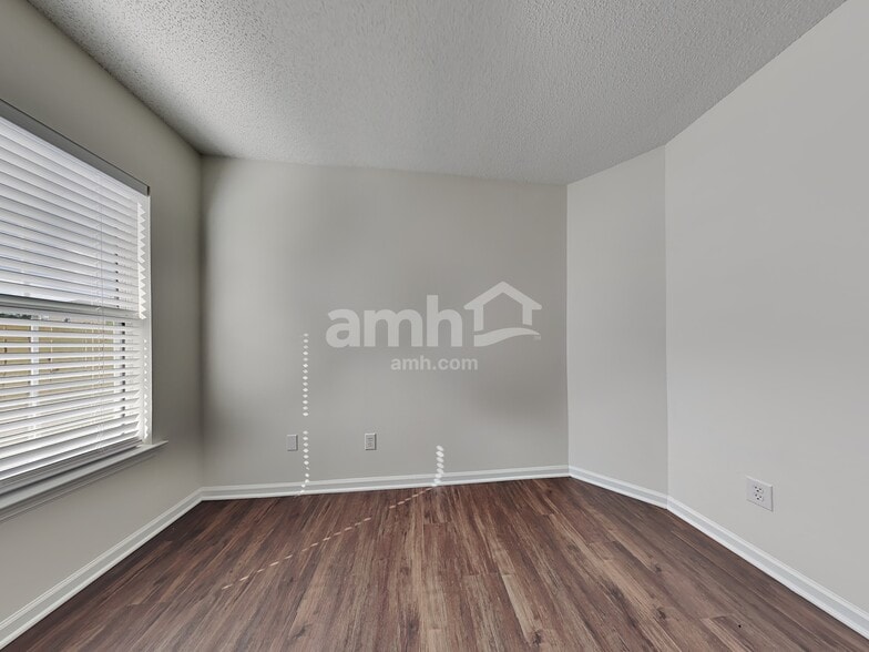 Building Photo - 114 Blue Jasmine Ln