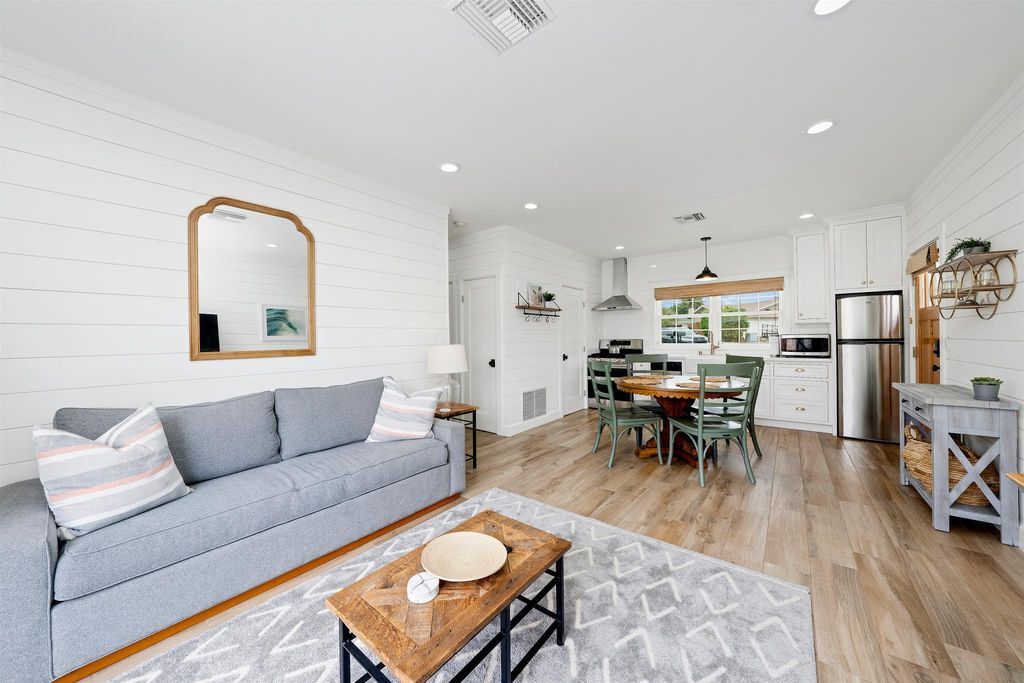 Building Photo - 2103 Loquat Pl