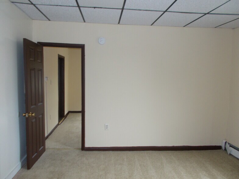 Building Photo - 1723 Hall Ave