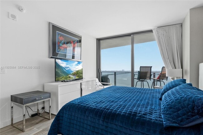 Building Photo - 460 NE 28th St