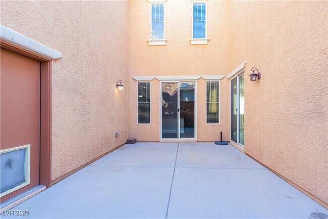 Building Photo - 10733 Mentesana Ave