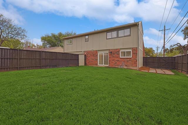 Building Photo - 402 Creekmeadow Ln