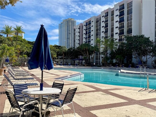 Building Photo - 17011 N Bay Rd