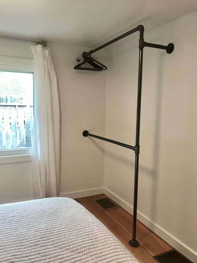 Building Photo - 2215 Dahl Ln