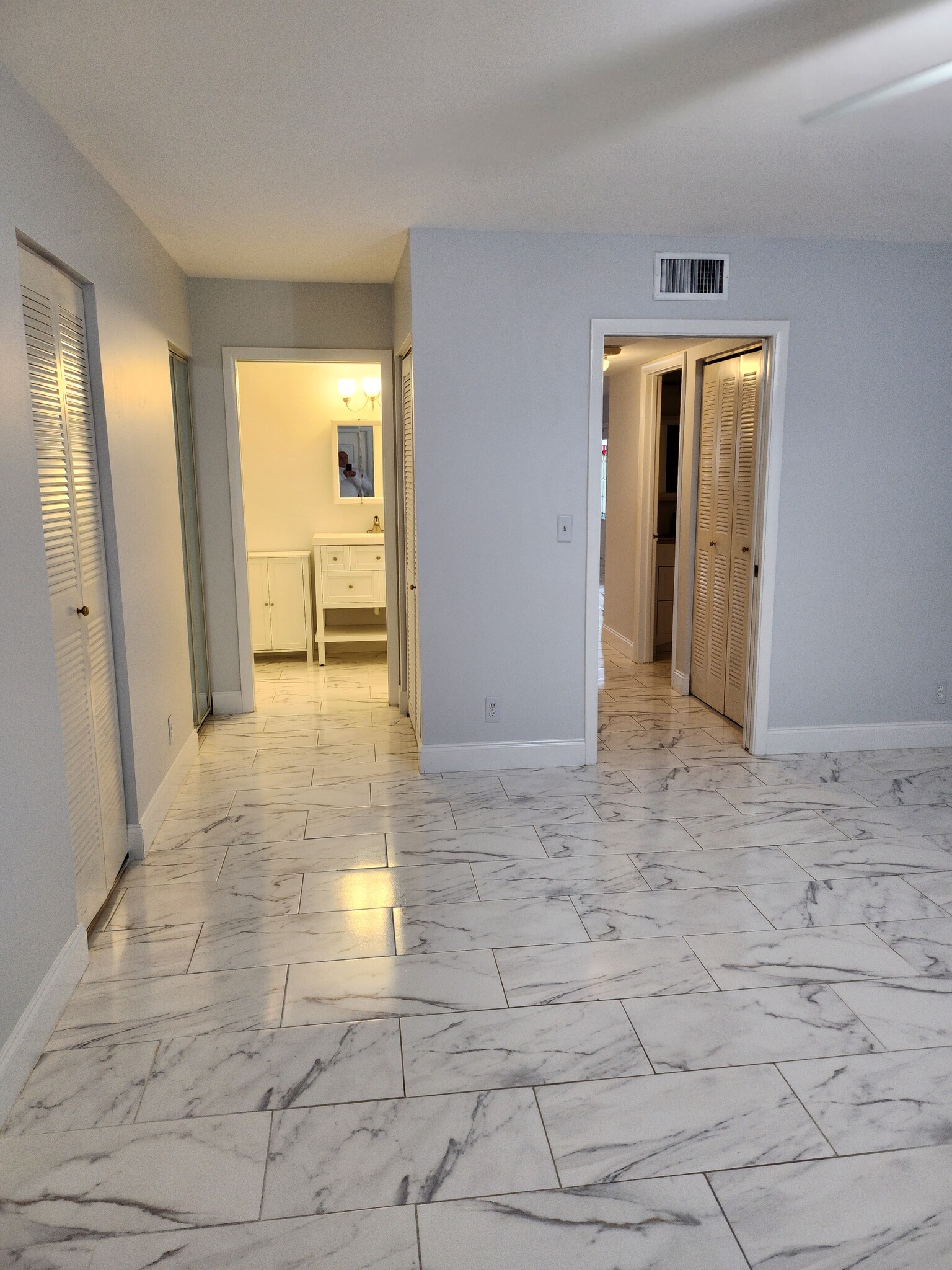 Building Photo - 5433 Lakefront Blvd