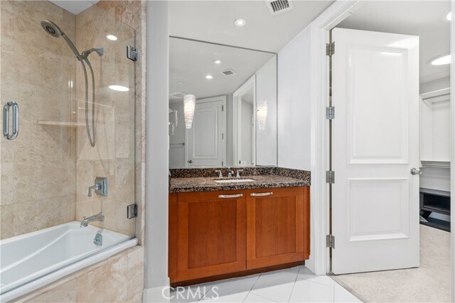 Building Photo - 5042 Scholarship