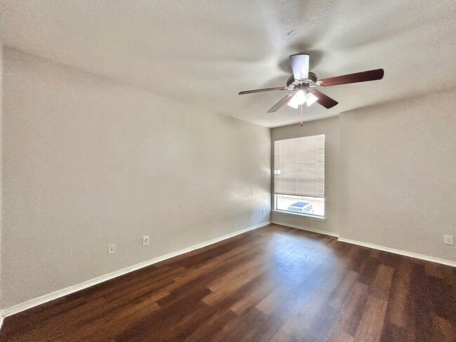 Building Photo - 7111 E Hwy 290