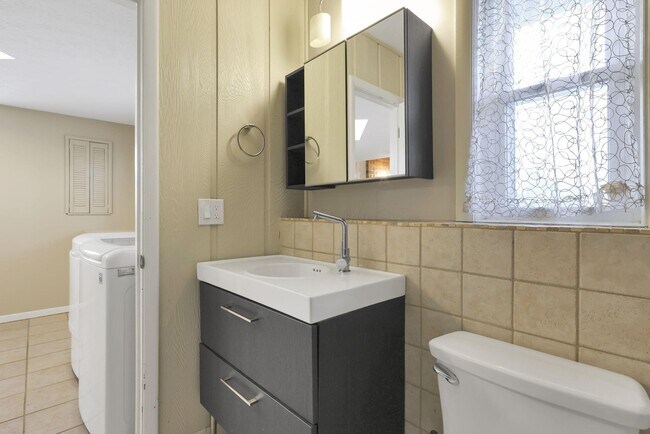 Building Photo - 2844 Wildwood Rd