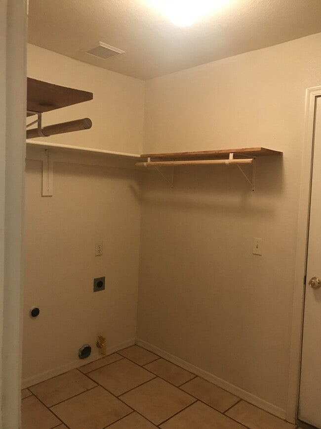 Building Photo - 3 BDR 2 Bath in Chaparral Village neighbor...