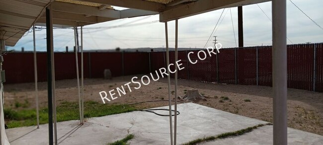 Building Photo - 3 Bedroom, 2 Bath Home for Rent in Barstow