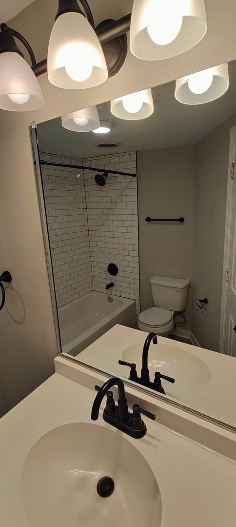 Primary Photo - Large, Renovated 4 bedroom in Church Hill