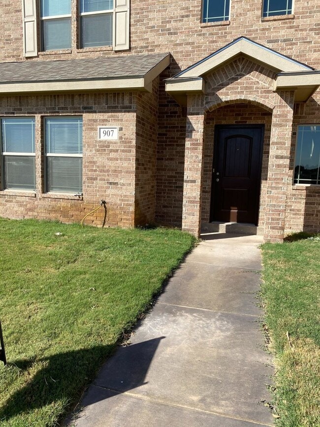 Building Photo - COMING SOON!!  2 Story Townhome