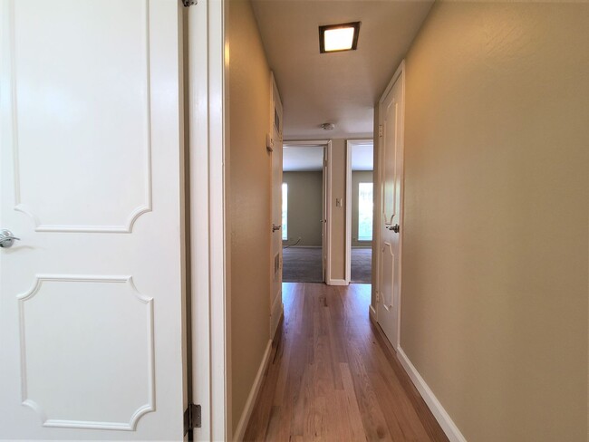 Building Photo - Spacious Condo in Menlo Park available now!