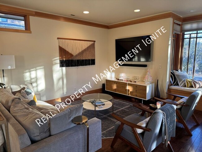 Building Photo - 2157 NW Lolo Dr