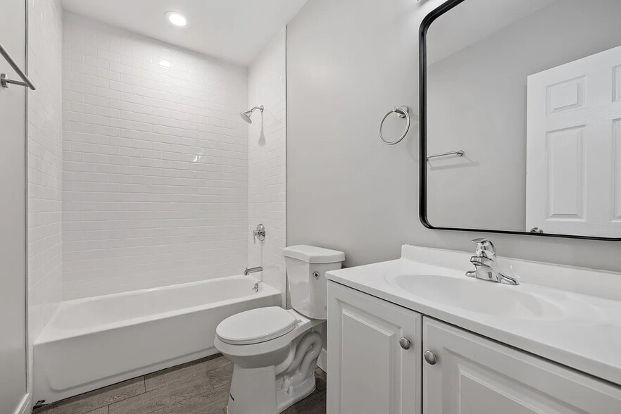 Building Photo - 5235 S Indiana Ave