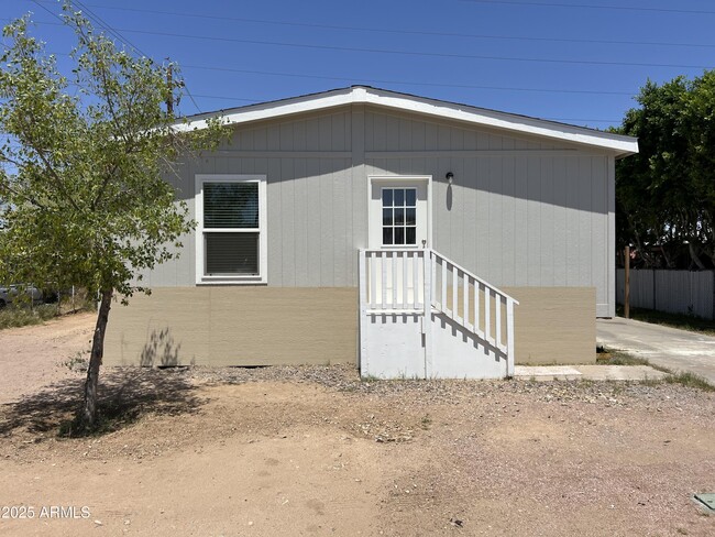 Building Photo - 4214 E Fremont St