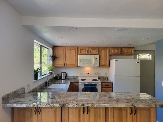 Primary Photo - Stunning Lenore House With Breathtaking Views