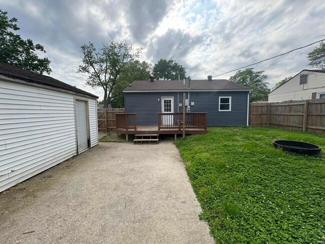 Building Photo - 5205 Warren Dr
