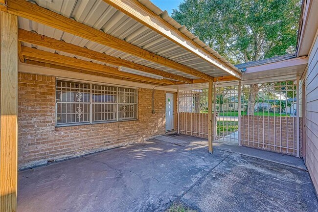 Building Photo - 11503 High Star Dr