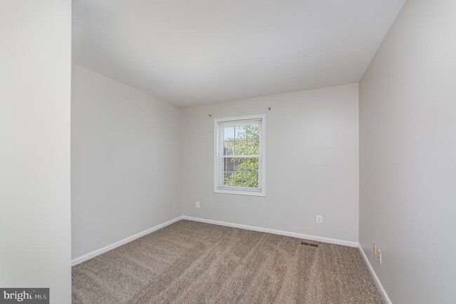Building Photo - 825 Chesney Ln