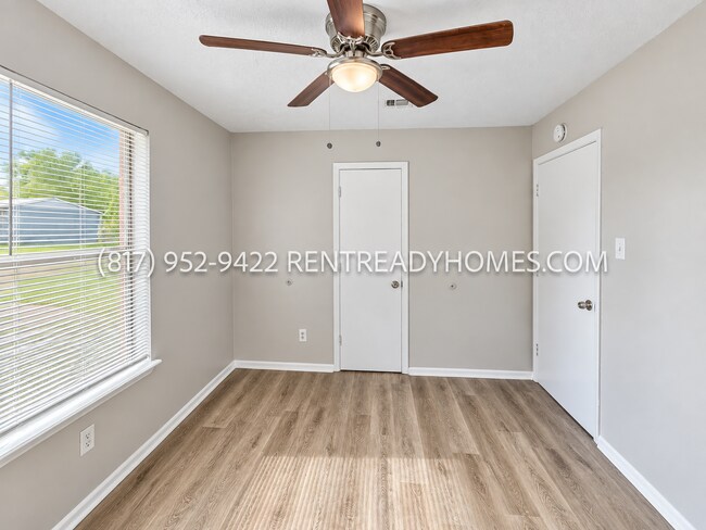 Building Photo - 2528 Pinon Ct