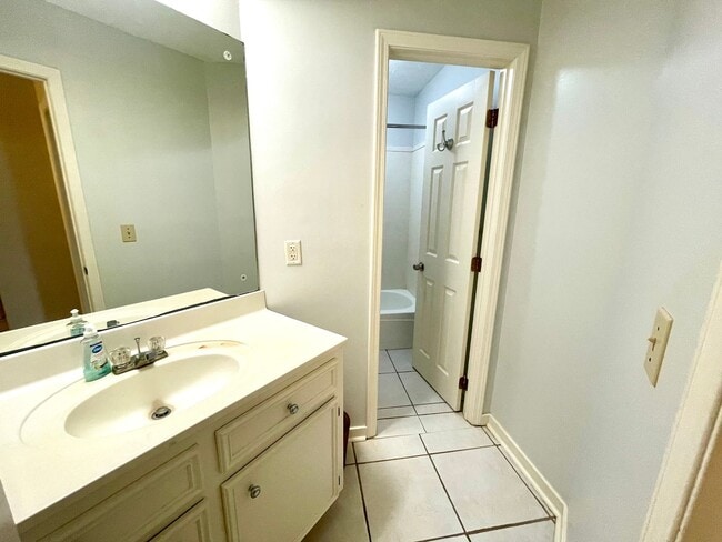 Building Photo - 3/2 Available for Rent in Madison! Cobbles...