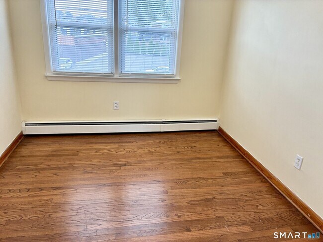 Building Photo - 658 Beechmont Ave