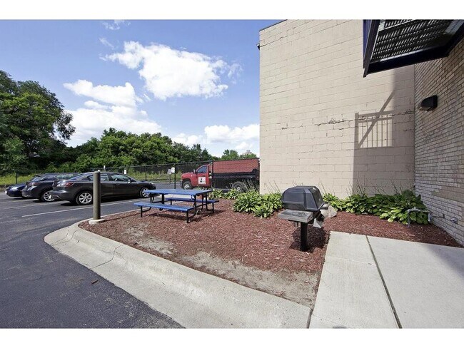 Building Photo - 127 5th St NE