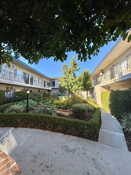 Building Photo - 999 Locust St