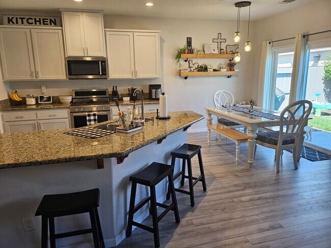 Building Photo - MUST SEE 4 Bedroom 2 bath