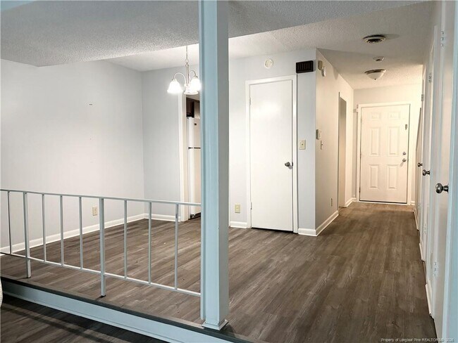 Building Photo - 559 Winding Creek Rd