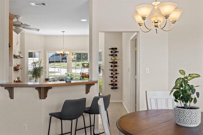 Building Photo - 104 Kings Way