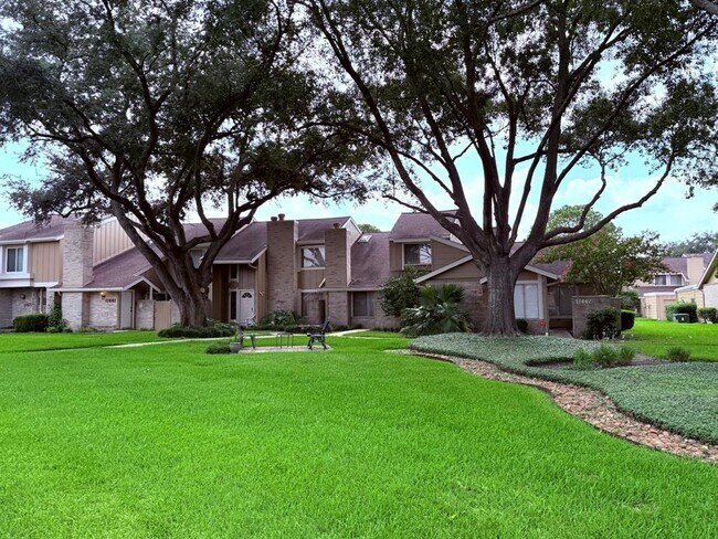 Building Photo - 11633 Village Pl Dr
