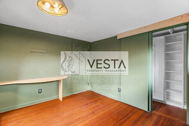 Building Photo - 4 Riddle Rd