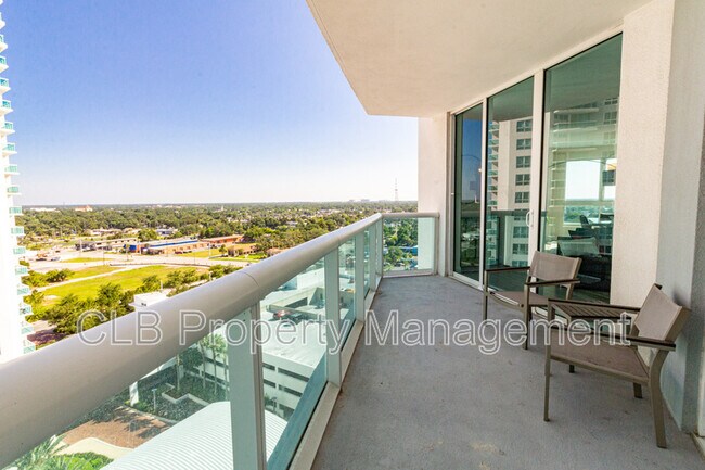 Building Photo - 241 Riverside Dr