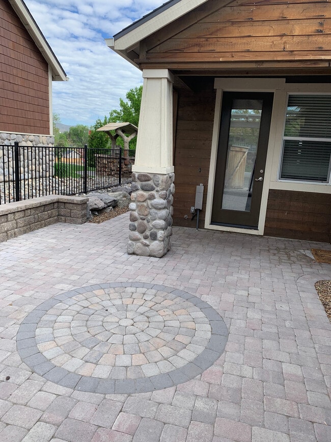 Building Photo - Coming soon! Large Open Floor Plan House i...