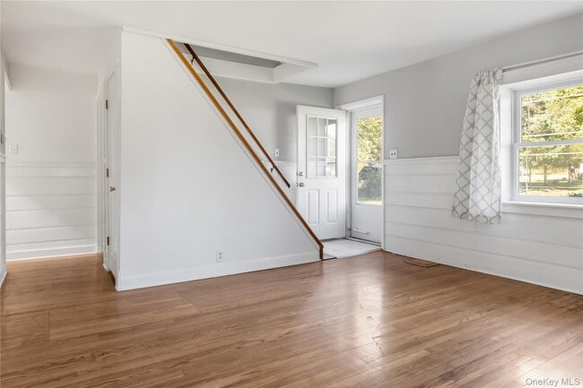 Building Photo - 13 Strack Rd