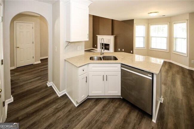 Building Photo - 121 Stoneforest Dr